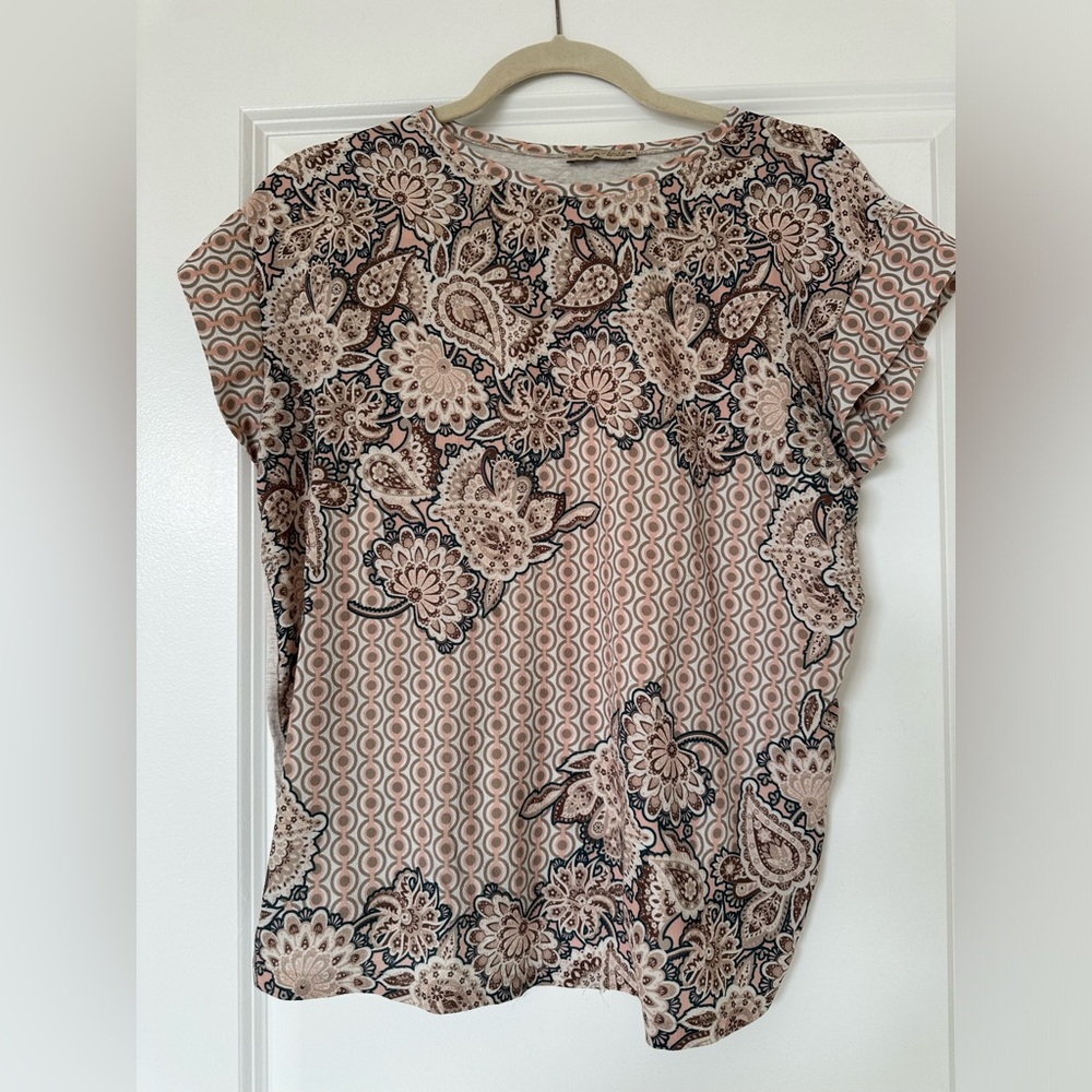 Paisley printed short sleeved mixed media top.